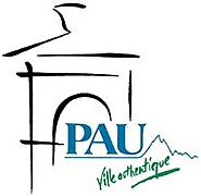 Logo che rappresenta un edificio stilizzato con una linea nera;  legenda blu e verde-blu: autentica città di Pau.