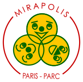 Un logo du parc, représentant trois visages souriants entrelacés.