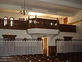 Intérieur de la synagogue ashkénaze. Vue sur la galerie des femmes.