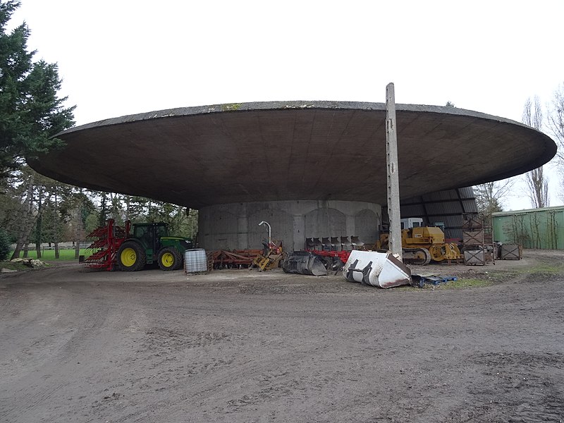 Fichier:Villepreux Hangar agricole.jpg