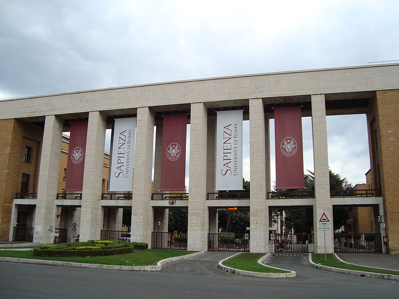 Fichier:Université La Sapienza Rome.JPG