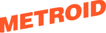 Metroid is geschreven in hoofdletters in oranje kleur, de inscriptie is gekanteld en de rechterkant van het woord gaat omhoog.