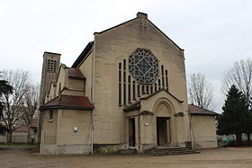 Vue de face de l'église.