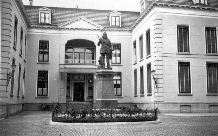 Ofbyld:Stadhouderlijk hof, sa. 1930-40.jpg