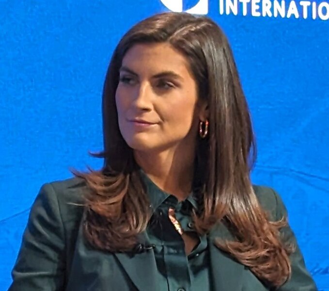 Ofbyld:David Herszenhorn and Kaitlan Collins at Carnegie Endowment for International Peace (cropped2).jpg