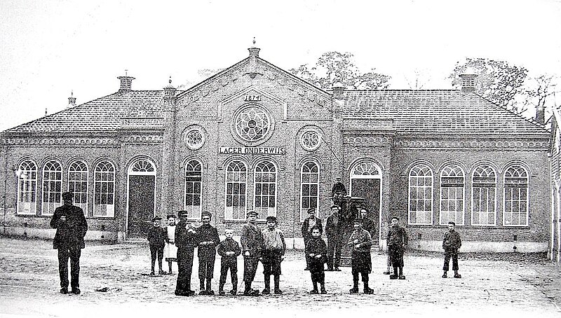 Ofbyld:De Jouwer Boargerskoalle (sa. 1900).jpg