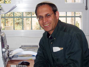 קובץ:Nadav shragai.jpg