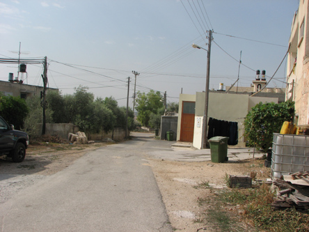 קובץ:Sandale-street.JPG