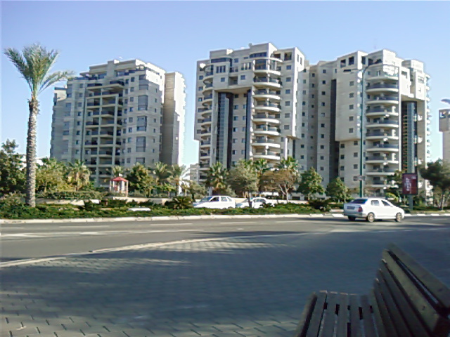 קובץ:New Ramat Aviv.jpg