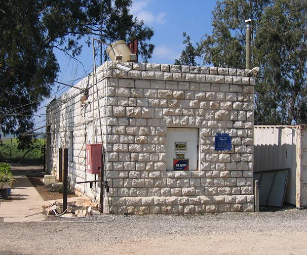 קובץ:Valley train kfar yehezkel station 3.JPG