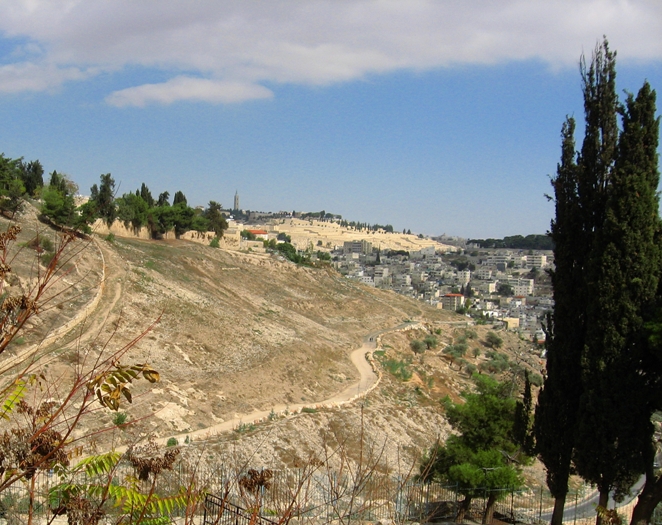 קובץ:תמונה כללית של בית הקברות סמבוסקי בירושלים, תחילת שנות ה-2000.jpg