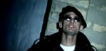 לאסלו בודי, המכונה "ציפה", סולן ריפבליק, בתמונה מתוך הווידאו קליפ של השיר