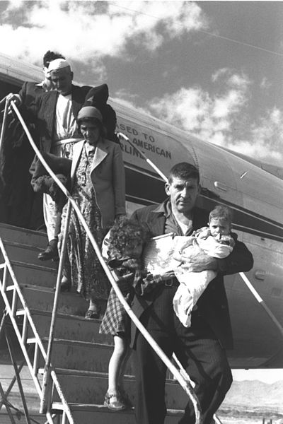 קובץ:IMMIGRANTS FROM IRAQ ARRIVING AT LOD AIRPORT.jpg