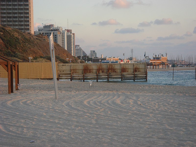קובץ:גדר בין חוף לחוף 044.jpg