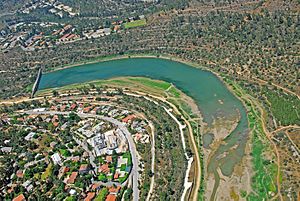 תצלום אווירי של מאגר בית זית בסוף חורף 2006.