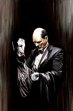 אלפרד פניוורת', כפי שהופיע על עטיפת חוברת Batman #686 מאפריל 2009, אמנות מאת אלכס רוס.