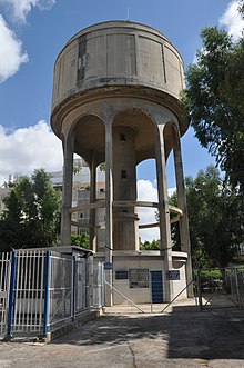 מגדל המים של שכונת אגרובנק בחולון כפי שנראה ביולי 2010