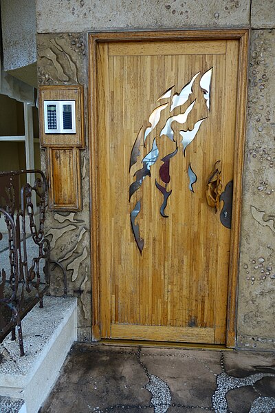 קובץ:Doorcrazyhouse.JPG