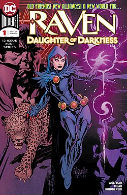 רייבן, כפי שהופיעה על עטיפת החוברת Raven: Daughter of Darkness #1 ממרץ 2018, אמנות מאת יאניק פאקט ונייתן פיירביירן.
