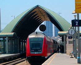 רכבת בתחנת הרכבת תל אביב אוניברסיטה