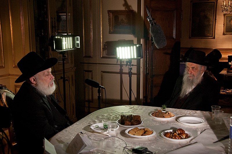 קובץ:Interview with Rabbi Yehuda Krinsky and Rabbi Yoel Kahan.jpg