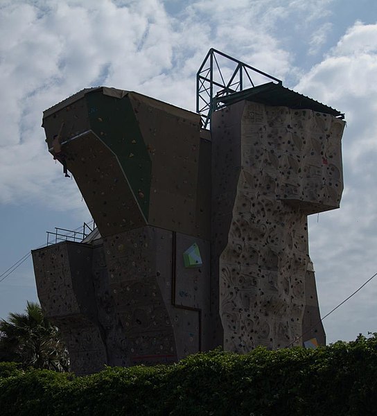 קובץ:Olympus climbing wall Sportek Tel-Aviv.jpg