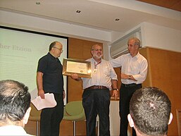 עפר עציון במעמד קבלת הפרס IBM Corporate Award
