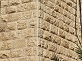 קיר בית הבנוי באבני טובזה