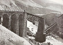 מראה הגשר ההרוס על הירמוך שפוצץ בליל הגשרים (16 ביוני)