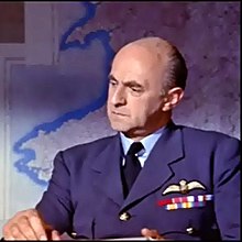 יואן אדוארד סמואל מונטגיו בתפקיד סגן מרשל של חיל האוויר המלכותי מתוך הסרט "האיש שמעולם לא היה"