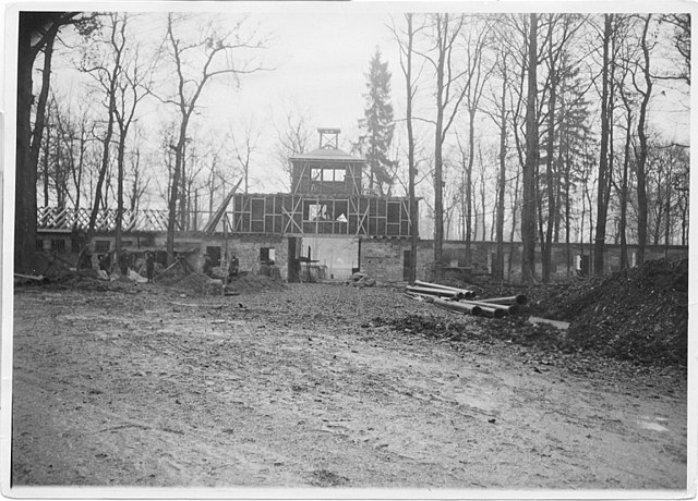 שער מחנה בוכנוואלד עם הקמתו