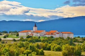 Datoteka:Karmel sv Ilija Busko jezero.jpg