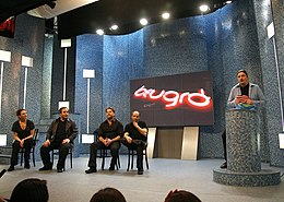 Az első évad színpada a Centrál Színházban (2008. április 3.). Balról jobbra: Pokorny Lia, Kálloy Molnár Péter, Szabó Győző, Rudolf Péter, Novák Péter