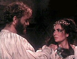 Richard Burton (Petruchio) és Elizabeth Taylor (Kata) a film egyik jelenetében