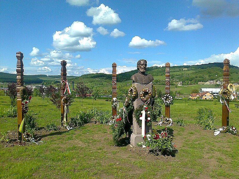 Fájl:Bolyai-park a Sapientián (Marosvásárhely).jpg