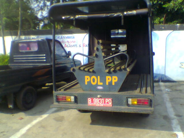 Berkas:Mobil Polisi Pamong Praja.jpg