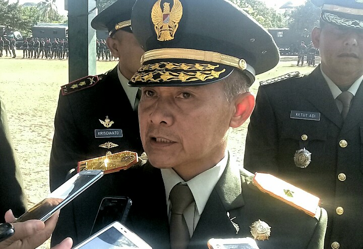 Berkas:Brigjen TNI R. Agus Abdurrauf.jpg