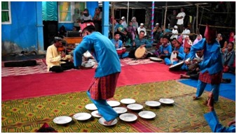 Berkas:Tari Piring Dua Belas Tingkat Pertama.jpeg