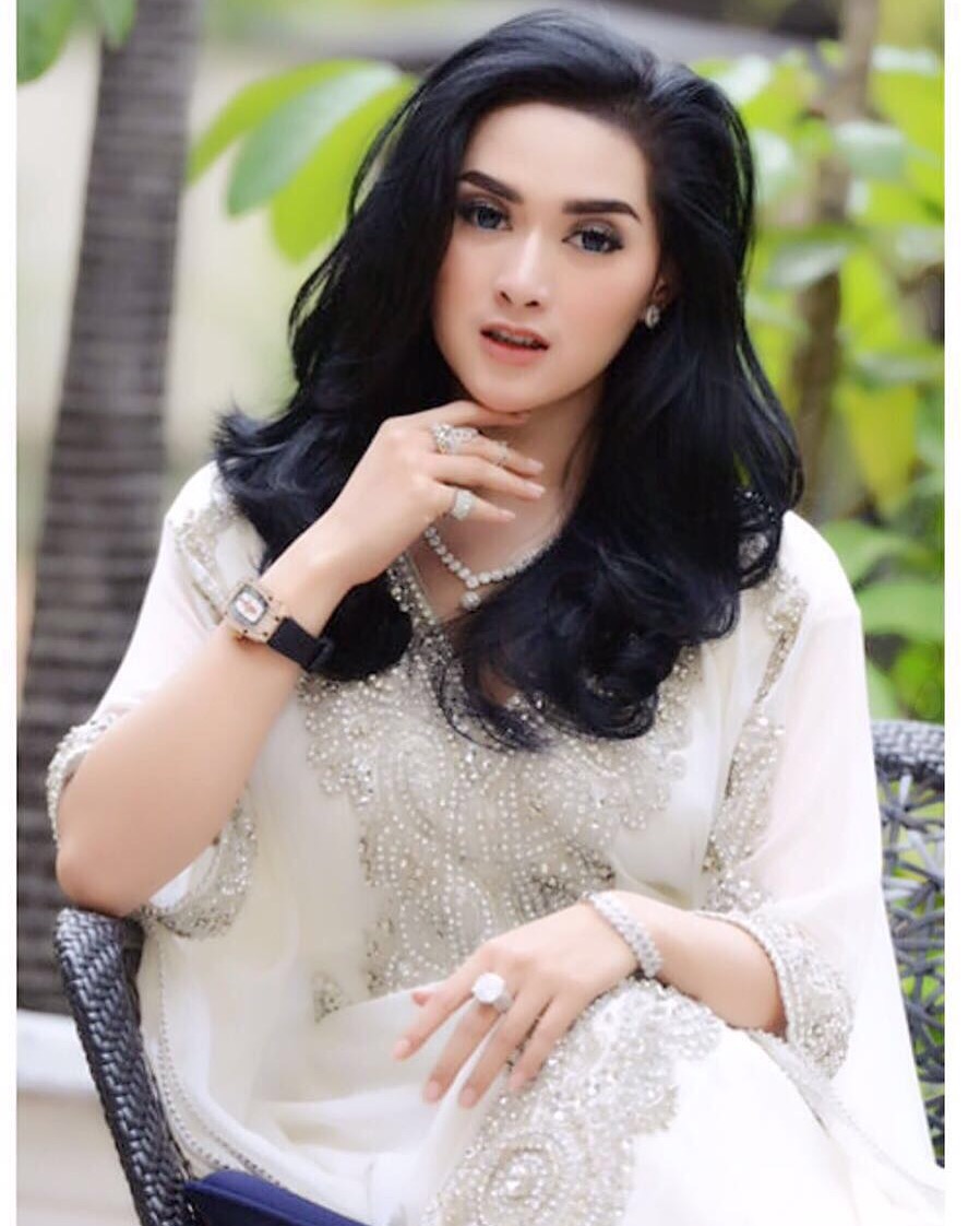 Tiara Dewi  Download Lengkap