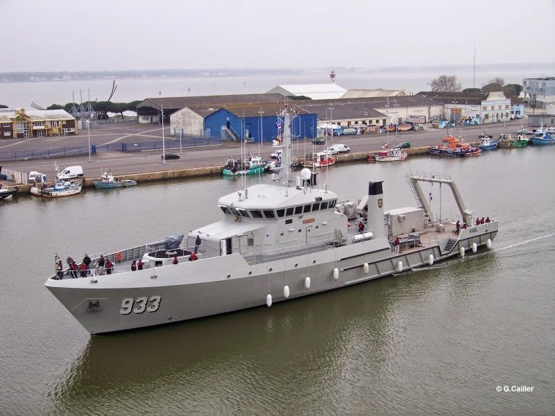 Berkas:Kri Rigel 933.jpg