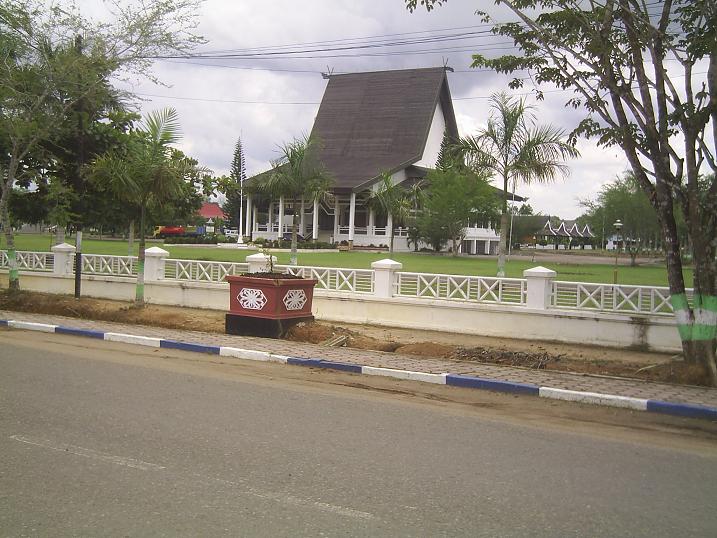 Berkas:Pendopo Bupati Tabalong Kalsel.JPG