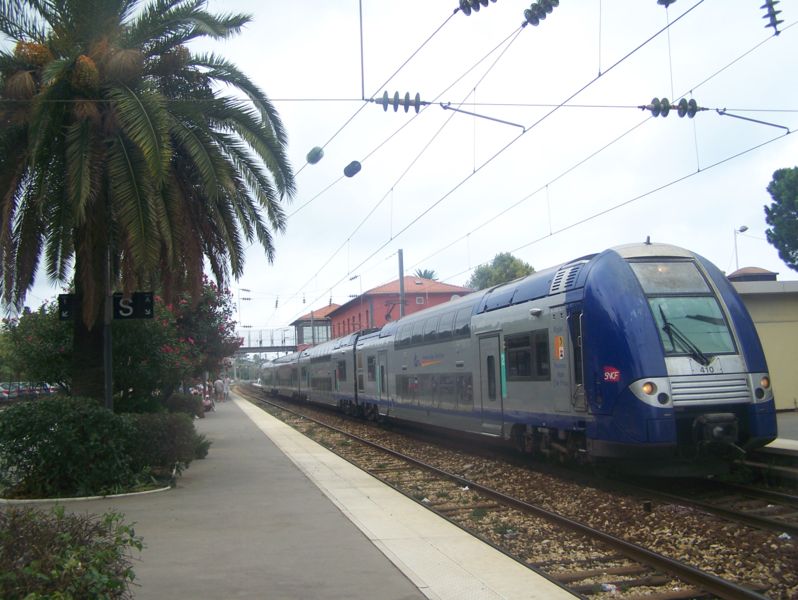 Berkas:798px-TER-Antibes.jpg