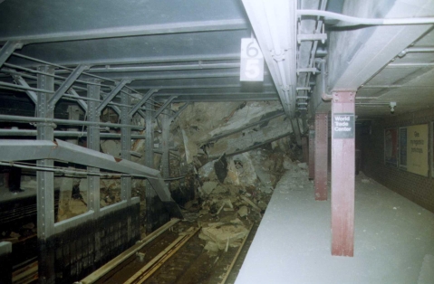 Berkas:Cortlandt St station demolished.jpg