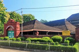 Berkas:Masjid agung sang cipta rasa.jpeg