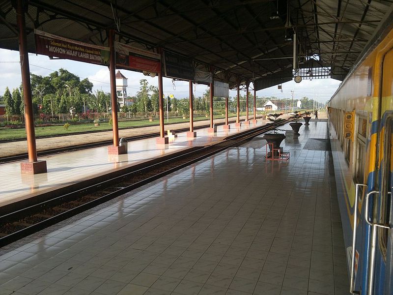 Berkas:Reynan-Stasiun-Kroya-Menara-dan-Dipo-2014-07-31-496 result.jpg