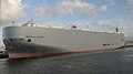 Kapal ro-ro besar yang digunakan untuk mengangkut mobil baru di pelabuhan Fremantle, Perth, WA
