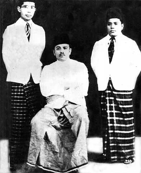 Berkas:Natsir-Hamka-Isa Anshary.jpg