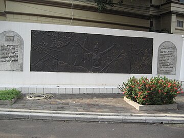 Berkas:Relief_Gedung_Joang.JPG