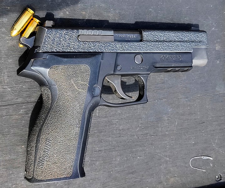 Berkas:Sig sauer p226.jpeg