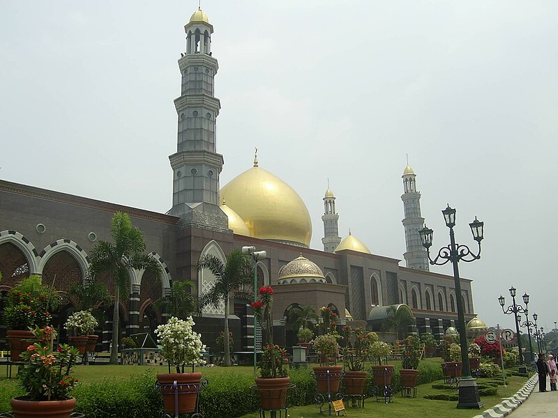 Berkas:Menara Masjid Dian Al Mahri.JPG